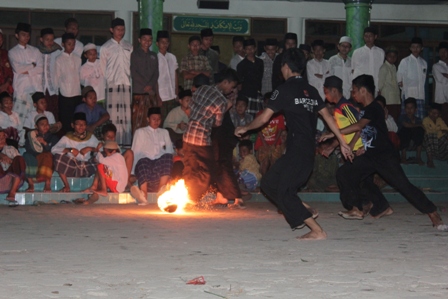 Photo of Ada Sepak Bola Api di Malam Takbir